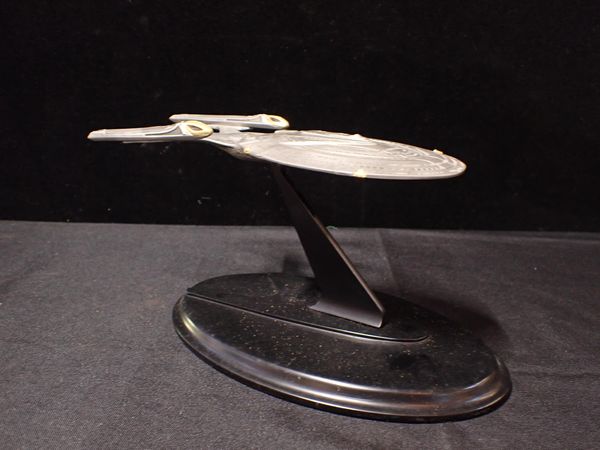 STAR TREK PEWTER MODEL OF THE ENTERPRISE