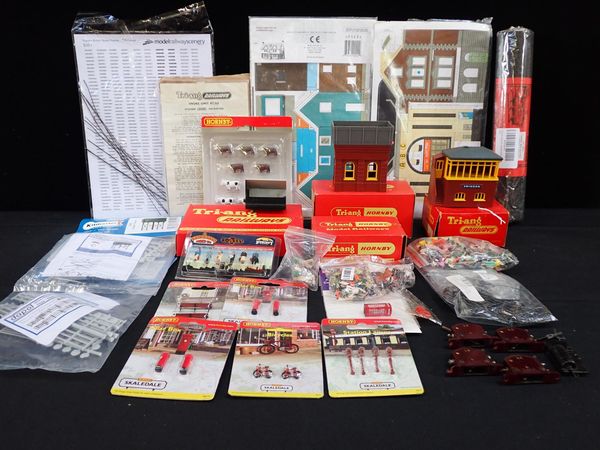 A COLLECTION OF VARIOUS TRIANG 00 GAUGE BUILDINGS, KITS AND PEOPLE