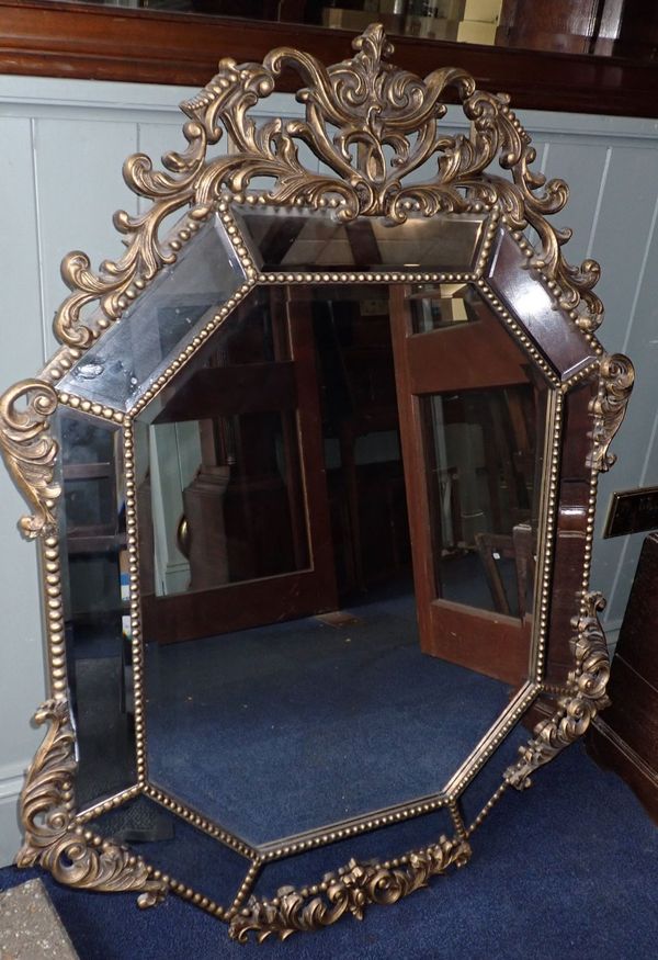 AN 18th CENTURY STYLE OCTAGONAL GILT FRAME MIRROR