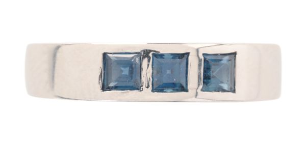 A SAPPHIRE RING