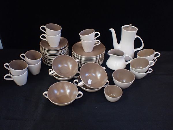 A QUANTITY OF POOLE POTTERY TWINTONE