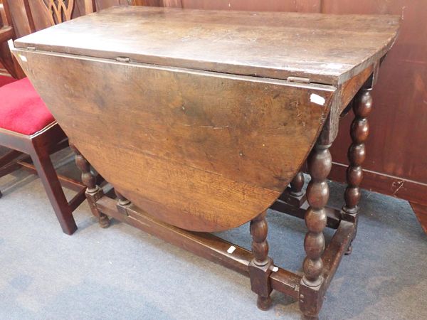 AN 18th CENTURY OAK OVAL GATELEG TABLE WITH BOBBIN TURNED LEGS
