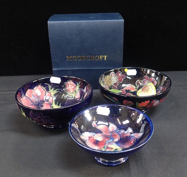 MOORCROFT: A QUEEN'S CHOICE PATTERN BOWL