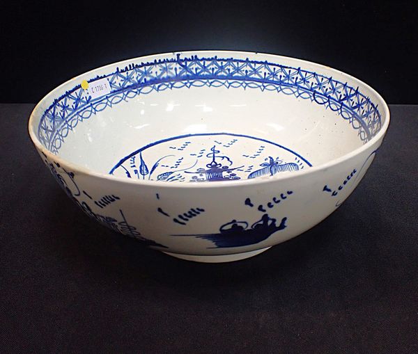 AN 18th CENTURY ENGLISH BLUE AND WHITE BOWL