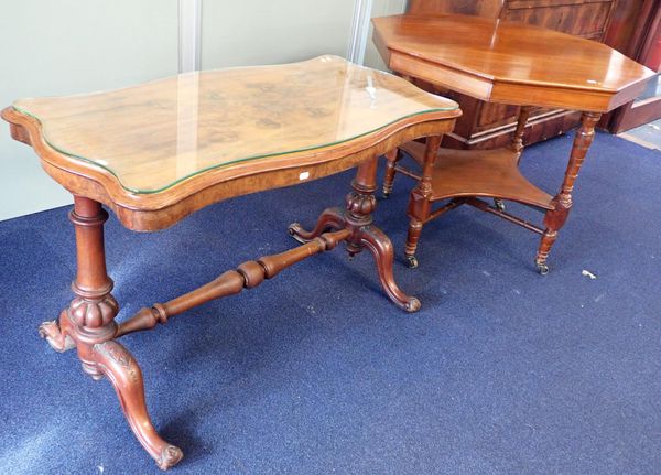 A VICTORIAN FIGURED WALNUT OCCASIONAL TABLE