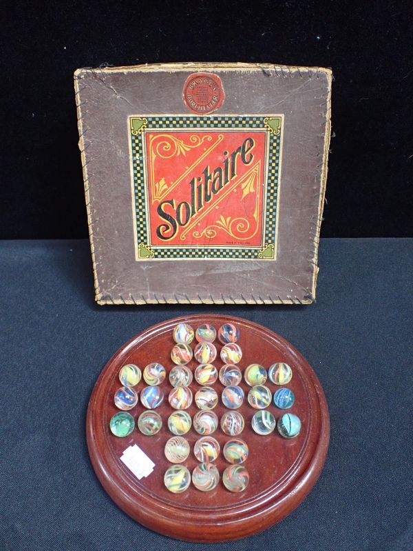 A VINTAGE SOLITAIRE SET  WITH VARIOUS ANTIQUE MARBLES