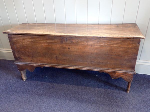 AN 18TH CENTURY ELM PLANK COFFER
