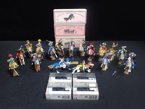 COLLECTION OF BRITAINS 'DEETAIL'; 17 'KNIGHTS ON HORSE BACK' MODELS