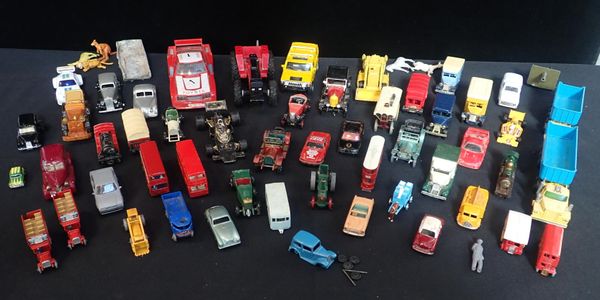 A COLLECTION OF LOOSE DIECAST VEHICLES