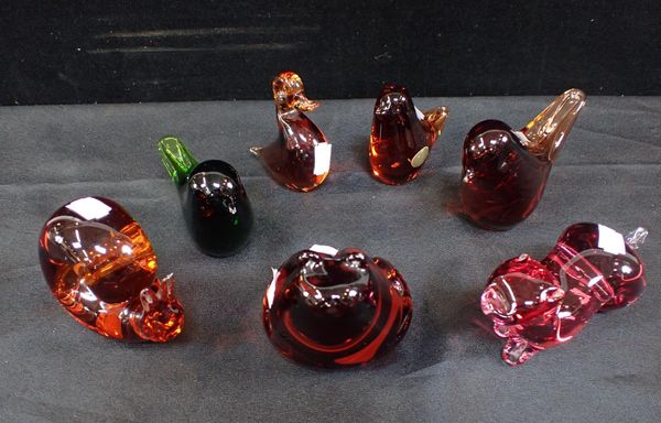 A COLLECTION OF WEDGWOOD GLASS BIRDS AND ANIMALS