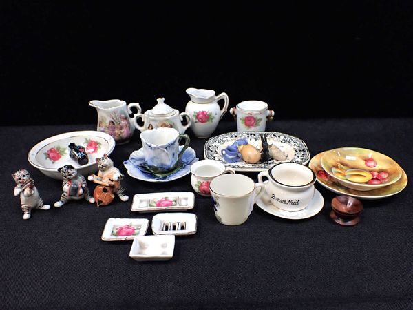 A COLLECTION OF MINIATURE CERAMICS