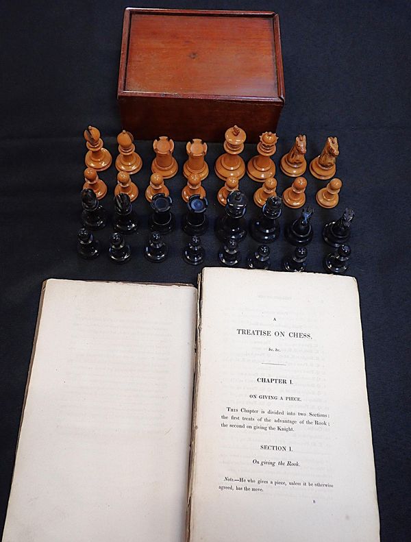 A STAUNTON PATTERN CHESS SET