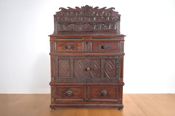 AN OAK CUPBOARD