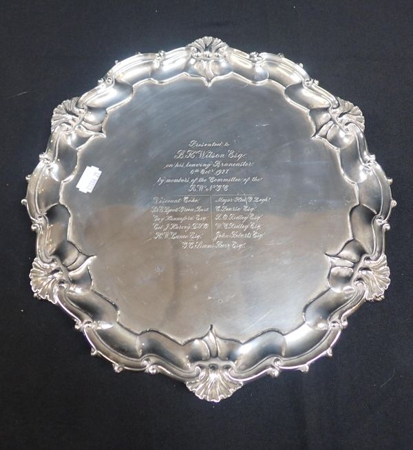 A FOOTED SILVER TRAY, EDWARD BARNARD & SONS Ltd