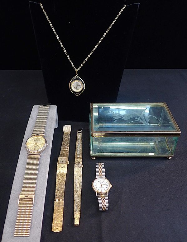 A QUANTITY OF DECORATIVE WATCHES