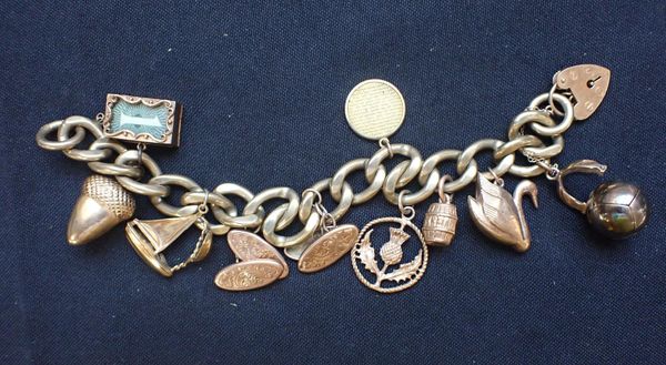 A 9CT GOLD CHARM BRACELET