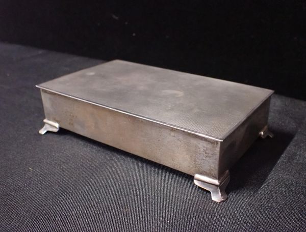 AN ELIZABETH II SILVER CIGARETTE BOX