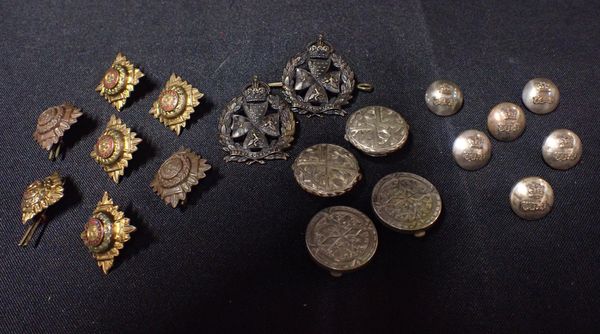 A COLLECTION OF MILITARY BADGES