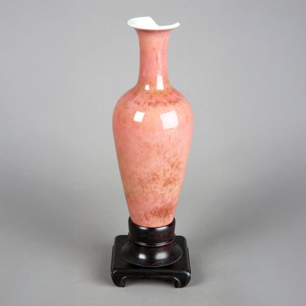 A CHINESE PORCELAIN PEACH BLOOM GLAZED VASE