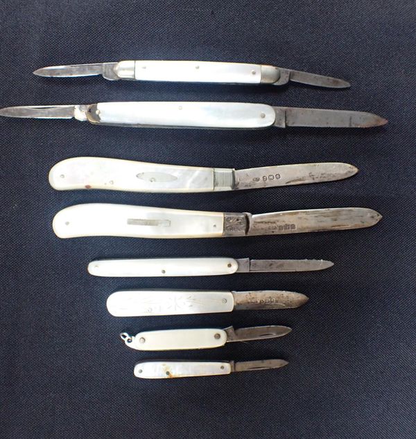 A COLLECTION OF SILVER BLADED FRUIT KNIVES