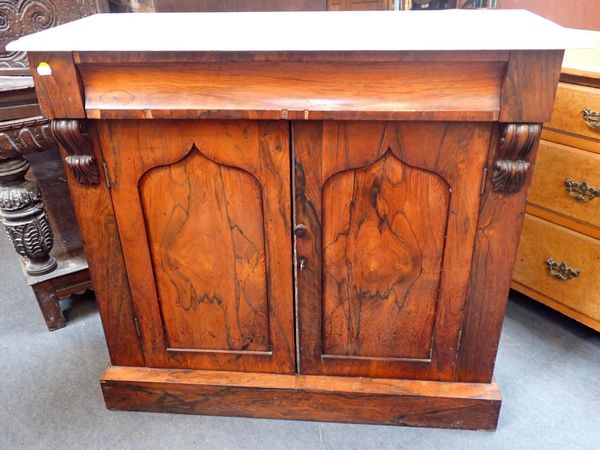 A VICTORIAN ROSEWOOD CHIFFONIER WITH WHITE MARBLE TOP