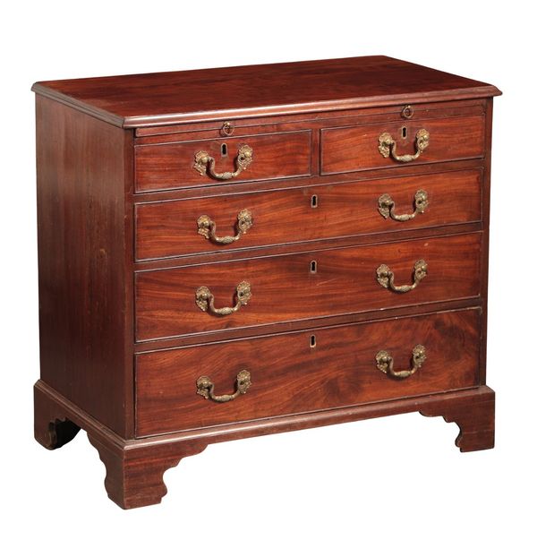 A GEORGE III MAHOGANY CHEST OF DRAWERS