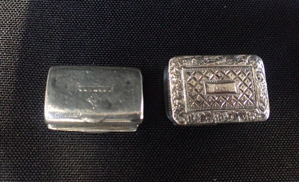 AN ENGRAVED SILVER VINAIGRETTE, JOSEPH WILLMORE