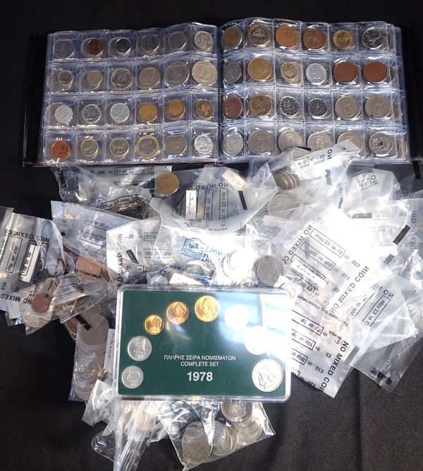 A QUANTITY OF MIXED FOREIGN COINS