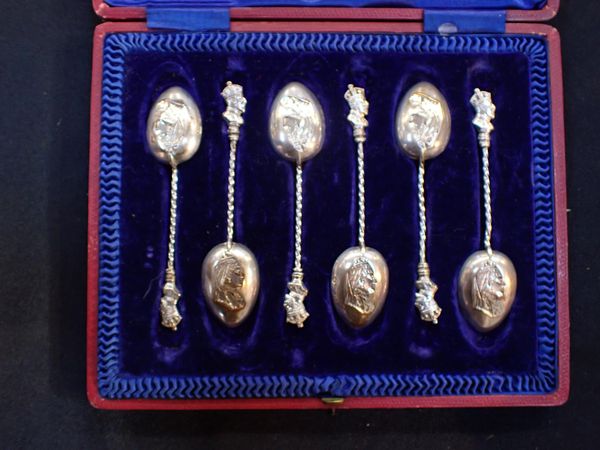 A SET OF SILVER EDWARD VII COMMEMORATIVE SPOONS