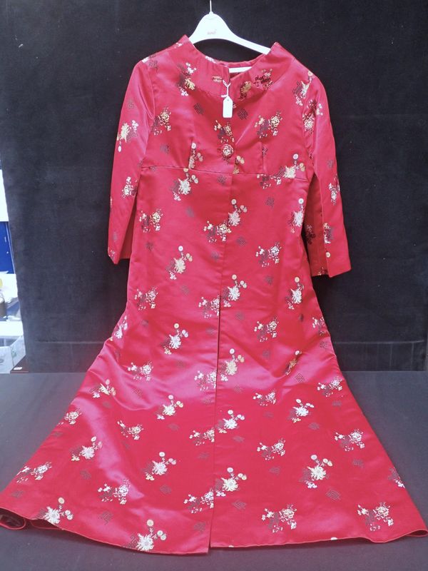 A CHINESE SILK EMBROIDERED COAT