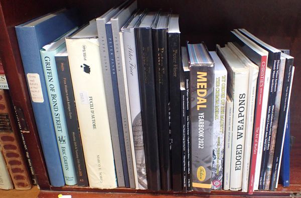 A QUANTITY OF VARIOUS BOOKS AND CATALOGUES ON ARMS & ARMOUR