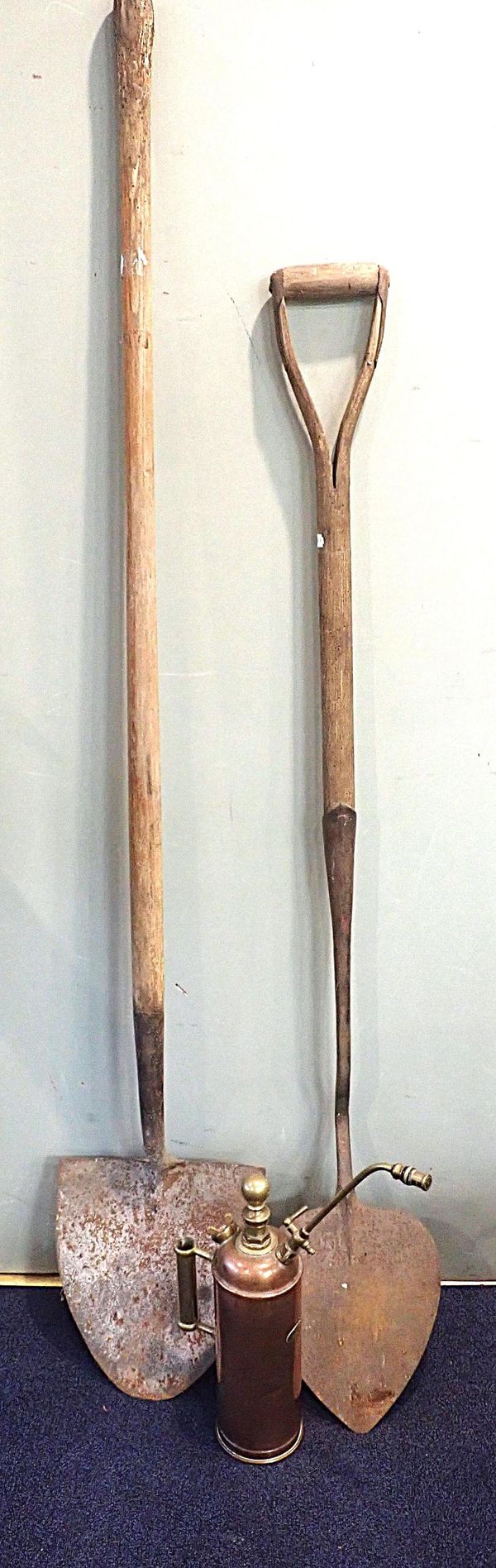 AN ANTIQUE TURFING SPADE