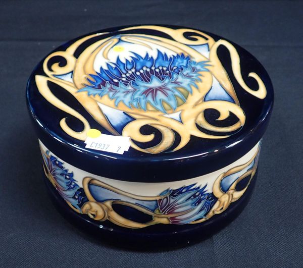 MOORCROFT: A CIRCULAR LIDDED BOX BY VICKY LOVATT
