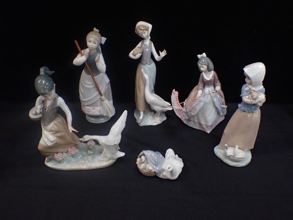 FIVE LLADRO PORCELAIN FIGURES