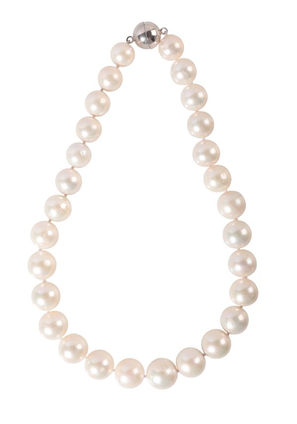 A PEARL NECKLACE