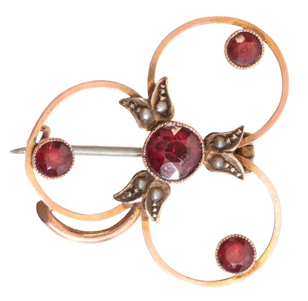 AN ANTIQUE GARNET AND PEARL CLOVER BROOCH