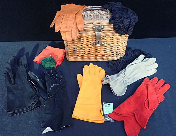 A COLLECTION OF LADIES VINTAGE GLOVES