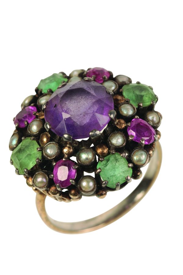 A MULTISTONE CLUSTER RING