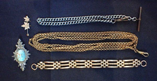 A COLLECTION OF COSTUME JEWELLERY