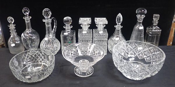 A COLLECTION OF DECANTERS INCLUDING CUT GLASS