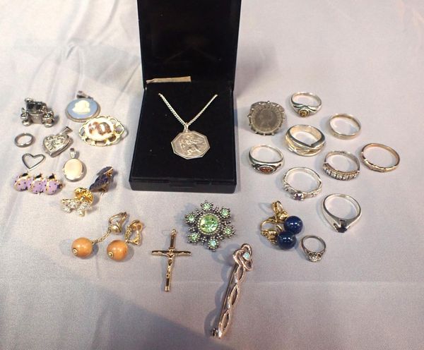 SILVER AND OPAL STYLE BROOCH OF CELTIC DESIGN