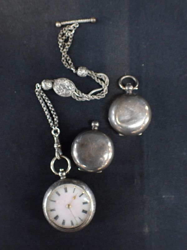 SILVER POCKET WATCH WITH CHAIN