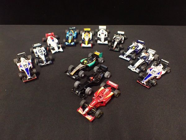 THIRTEEN UNBOXED SCALEXTRIC 'F1' RACING CARS