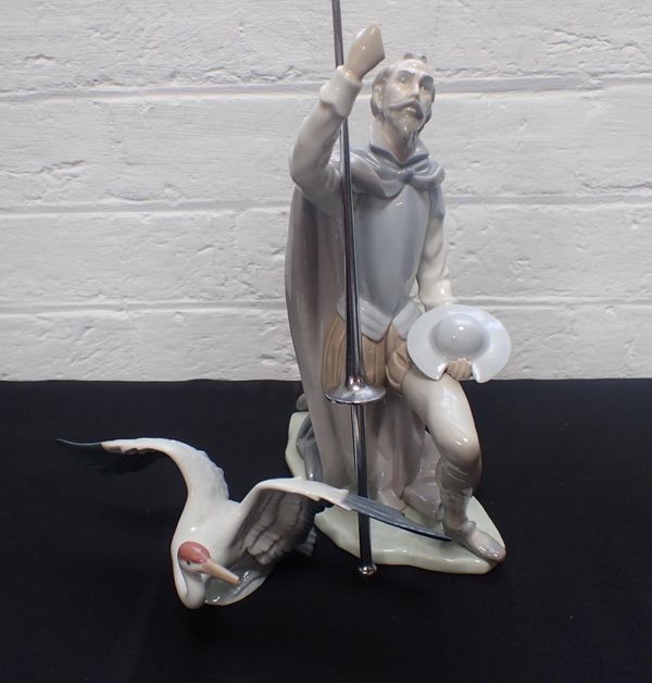 A LLADRO PORCELAIN FIGURE OF DON QUIXOTE