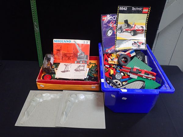 A BOX OF MIXED LEGO