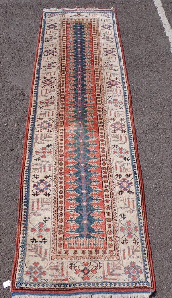 A CAUCASIAN STYLE LONG RUNNER