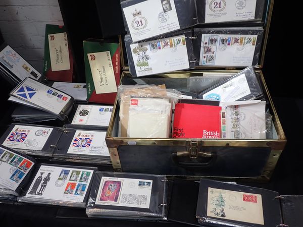 STAMPS: A LARGE COLLECTION OF FIRST DAY COVERS/COMMEMORATIVE COVERS