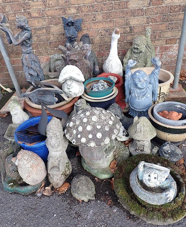 A QUANTITY OF GARDEN ORNAMENTS