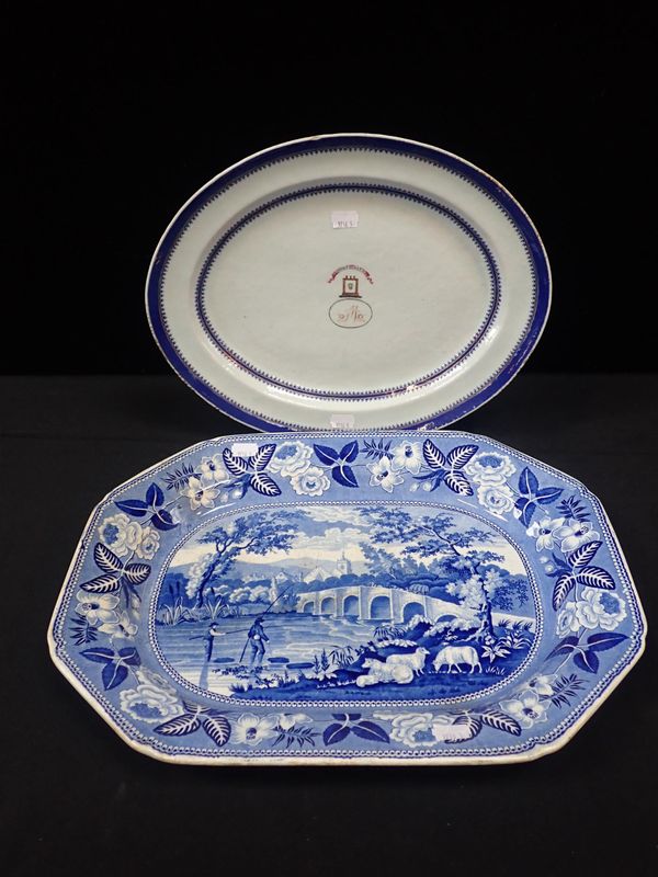 AN 18th CENTURY CHINESE ARMORIAL PORCELAIN OVAL PLATTER