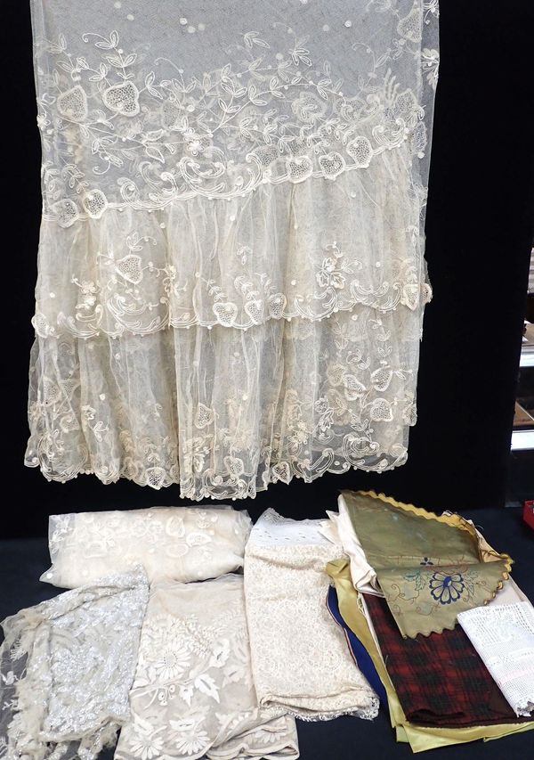 A COLLECTION OF LACE AND OTHER TEXTILES